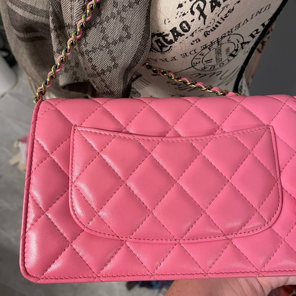 CHANEL PINK 21P WOC IRIDESCENT HARDWARE LIMITED EDITION Beautiful 💕 ❌sold FF❌ - Picture 13 of 16